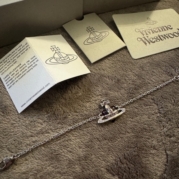 Vivienne Westwood Silver & Onyx Heart Bas Relief Orb Bracelet - Picture 4 of 5